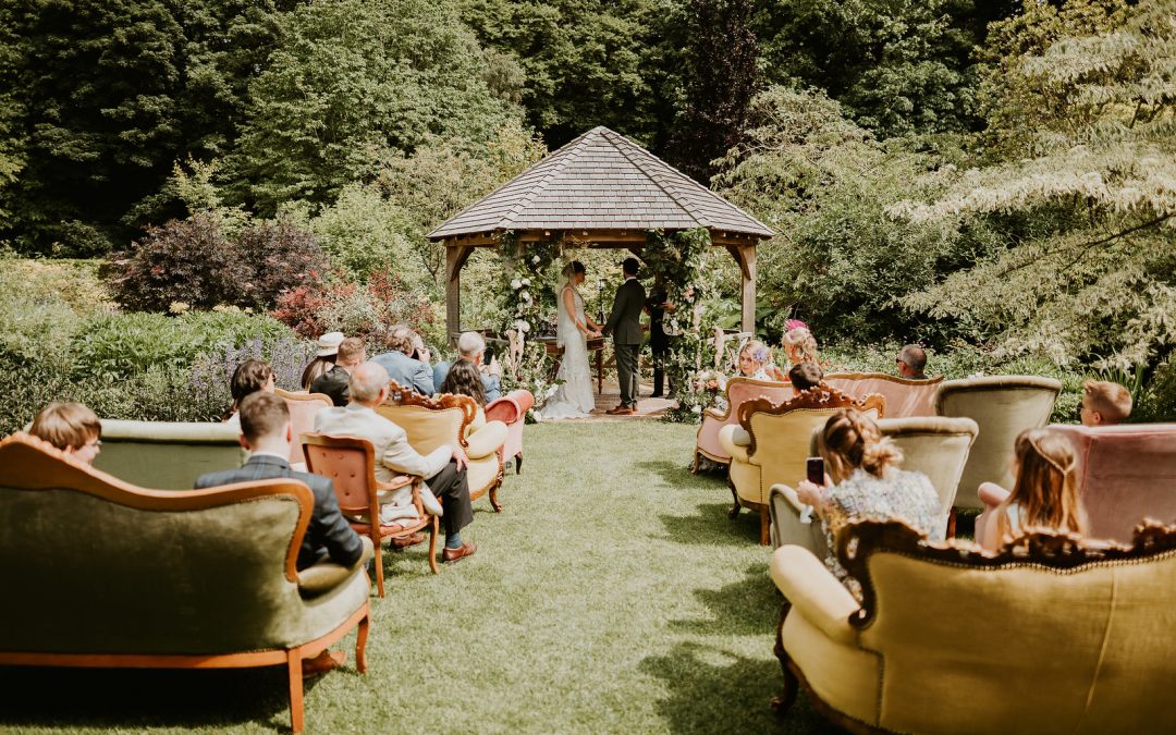 summer wedding at barnsdale gardens