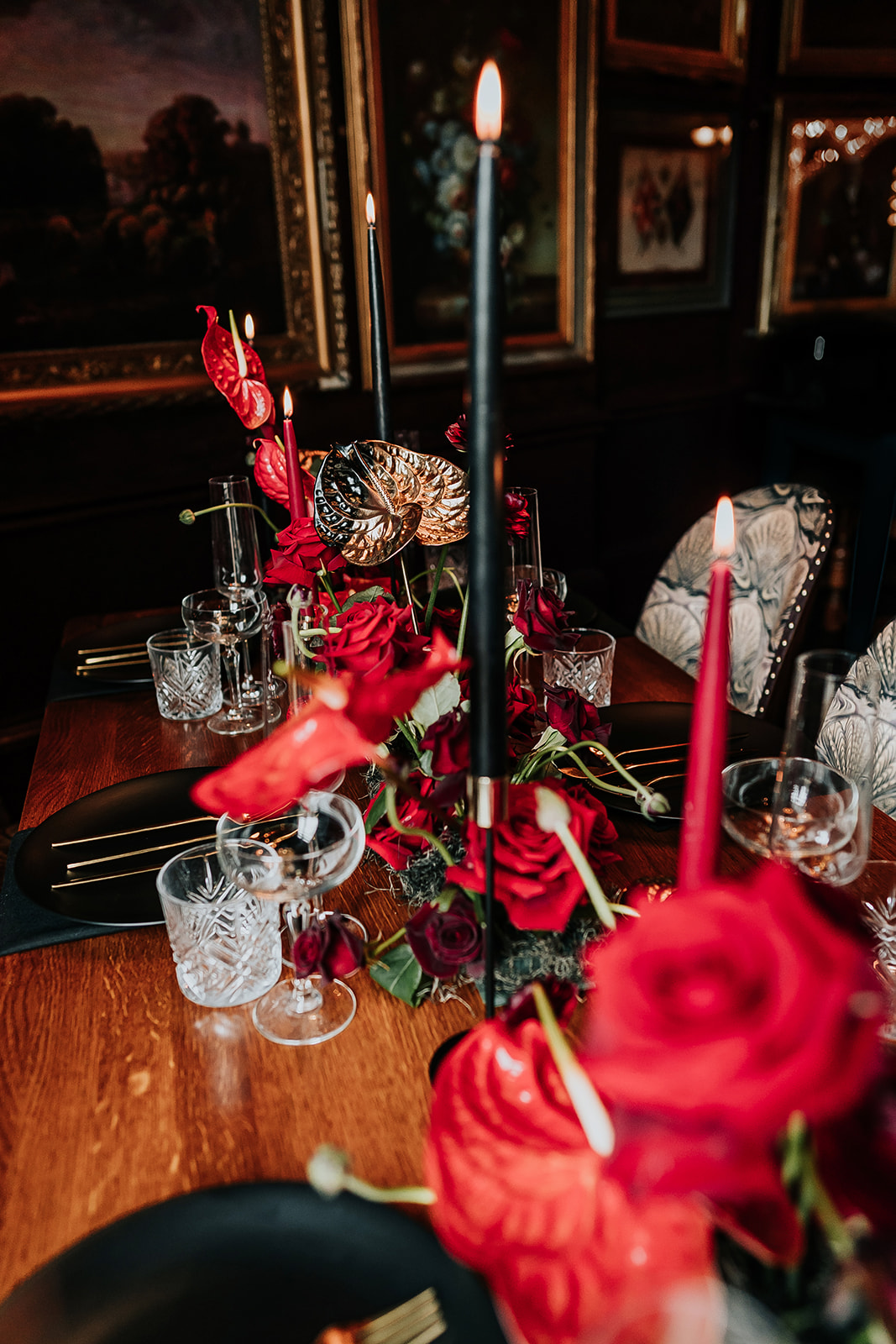 red and black themed wedding table